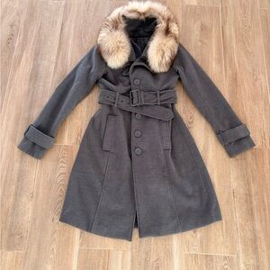 Chic Gray Trench Coat with Faux Fur Collar